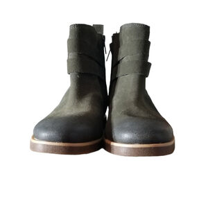 UGG Women's Josefene Ankle Boot Size 8.5